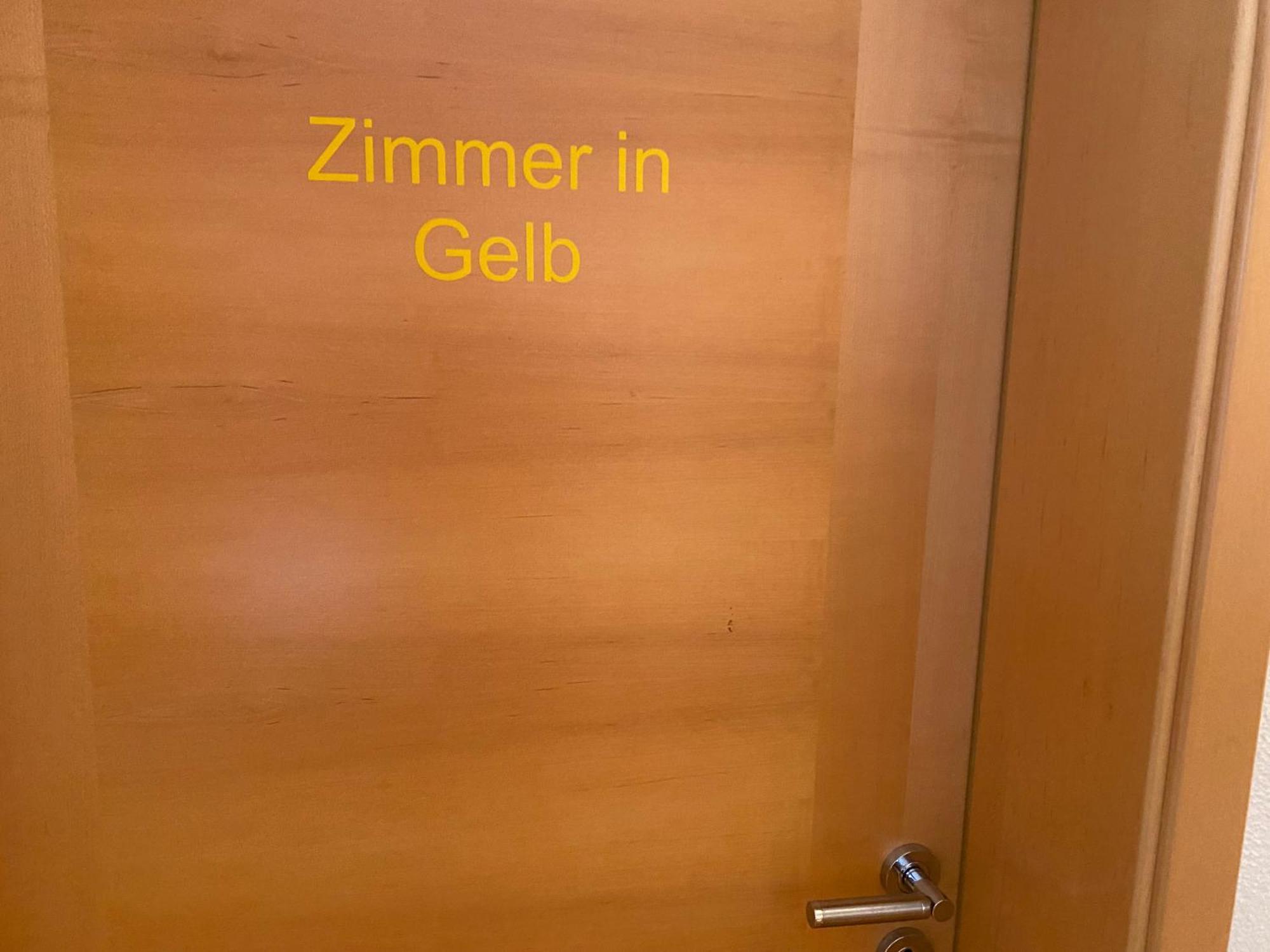 Ferienzimmer Oelhaf Zimmer In Gelb Self Check-In Mit Key-Tresore Wilhelmsdorf  المظهر الخارجي الصورة